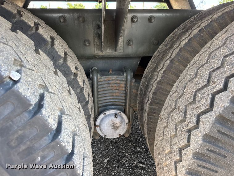 image for item NU9693 1982 Mack DM492S fuel truck