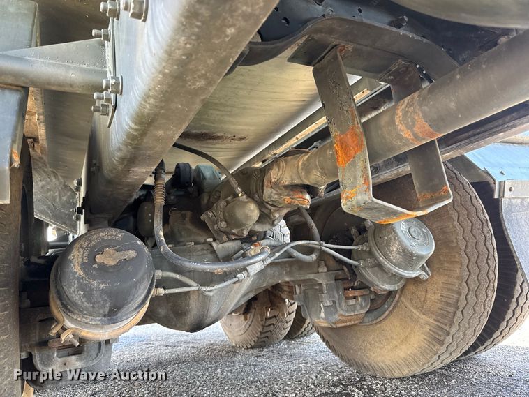 image for item NU9693 1982 Mack DM492S fuel truck