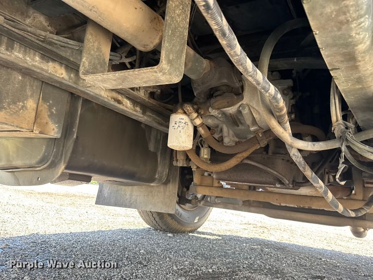 image for item NU9693 1982 Mack DM492S fuel truck