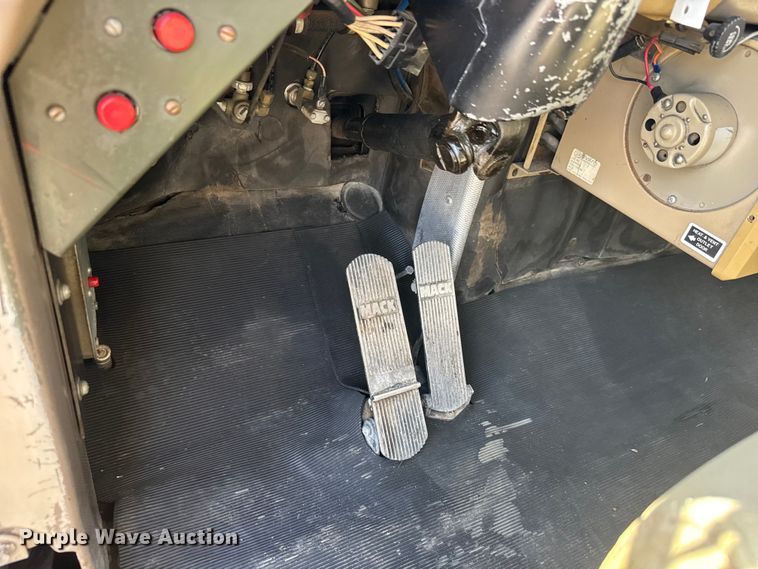 image for item NU9693 1982 Mack DM492S fuel truck