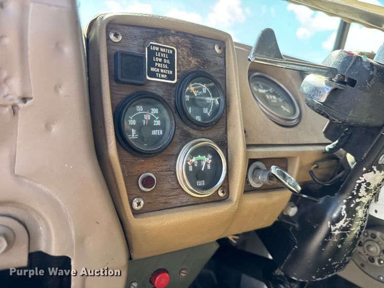 image for item NU9693 1982 Mack DM492S fuel truck