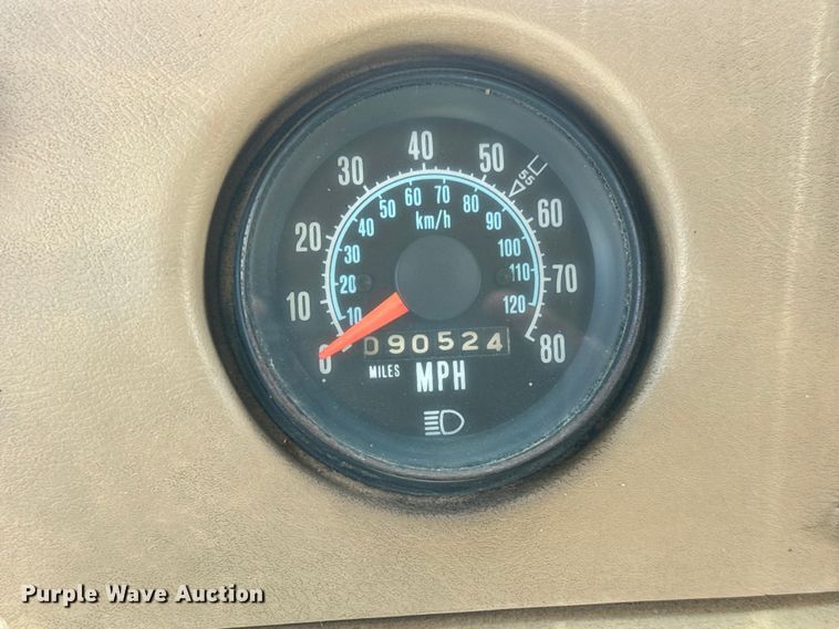 image for item NU9693 1982 Mack DM492S fuel truck