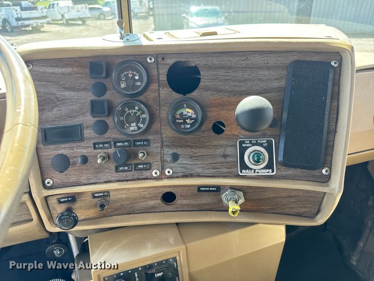 image for item NU9693 1982 Mack DM492S fuel truck