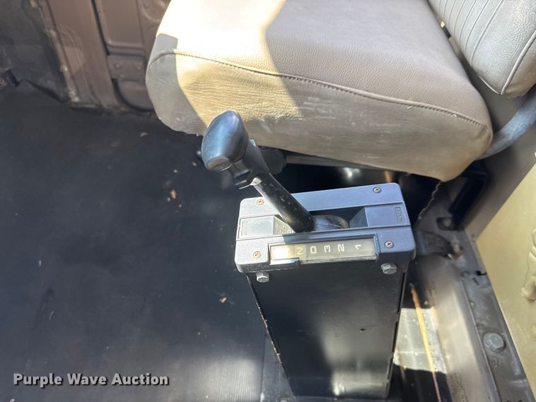 image for item NU9693 1982 Mack DM492S fuel truck