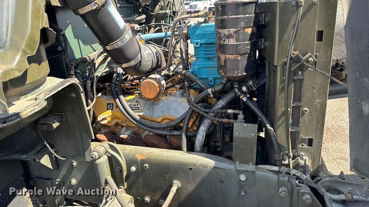 image for item NU9693 1982 Mack DM492S fuel truck