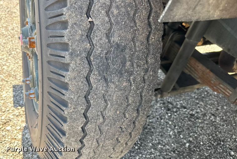 image for item NU9693 1982 Mack DM492S fuel truck