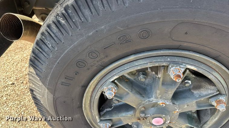 image for item NU9693 1982 Mack DM492S fuel truck