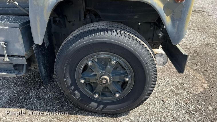 image for item NU9693 1982 Mack DM492S fuel truck