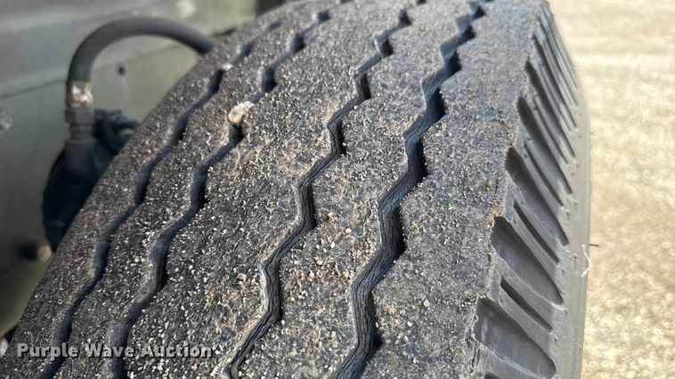 image for item NU9693 1982 Mack DM492S fuel truck