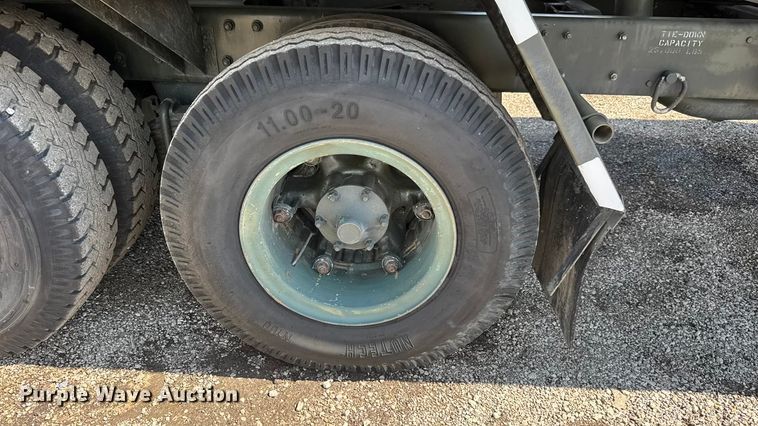 image for item NU9693 1982 Mack DM492S fuel truck