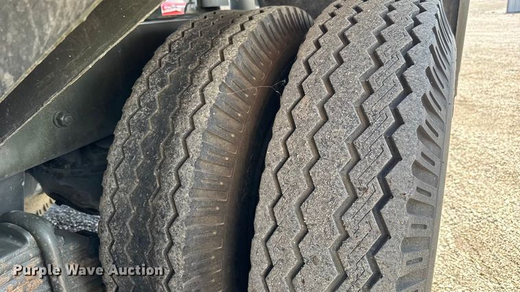 image for item NU9693 1982 Mack DM492S fuel truck