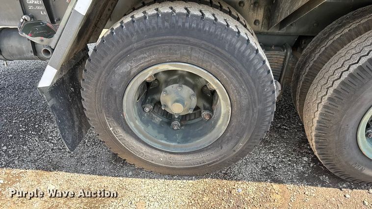 image for item NU9693 1982 Mack DM492S fuel truck