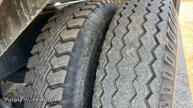 image for item NU9693 1982 Mack DM492S fuel truck