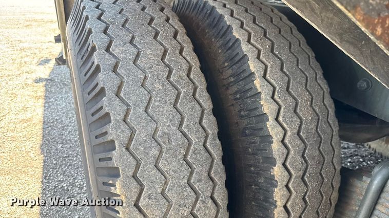 image for item NU9693 1982 Mack DM492S fuel truck