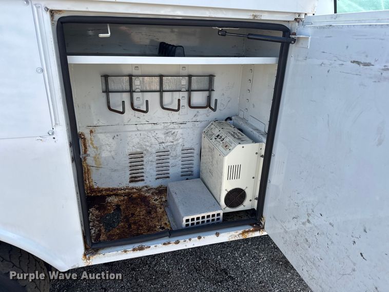 image for item NU9696 2011 Ford F450 Super Duty bucket truck