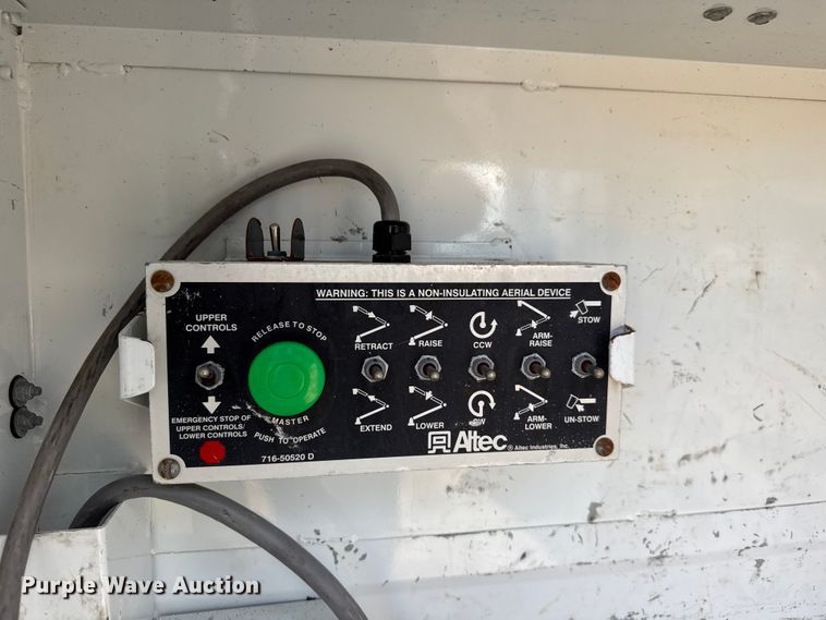 image for item NU9696 2011 Ford F450 Super Duty bucket truck