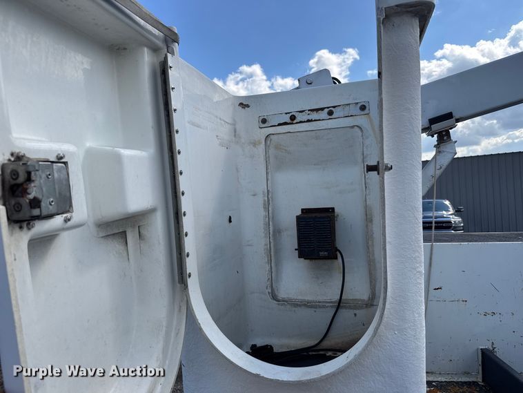 image for item NU9696 2011 Ford F450 Super Duty bucket truck