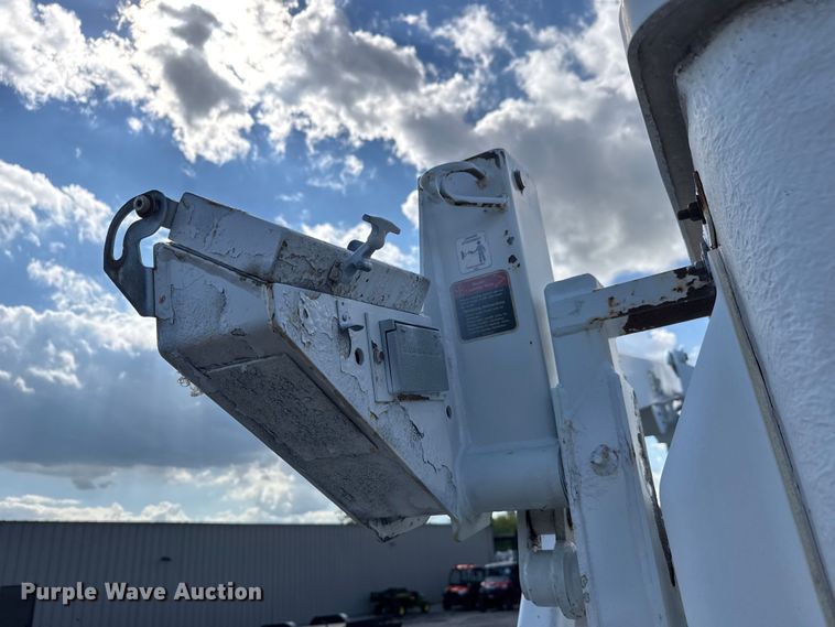 image for item NU9696 2011 Ford F450 Super Duty bucket truck