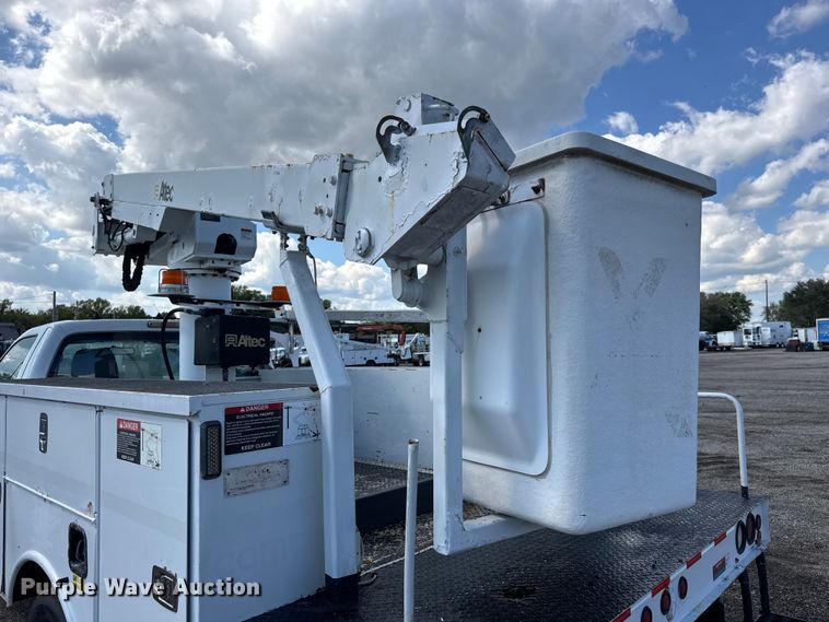 image for item NU9696 2011 Ford F450 Super Duty bucket truck