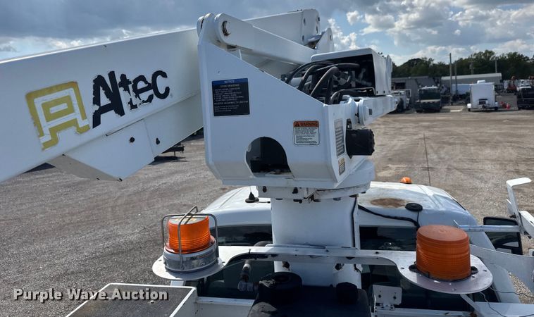 image for item NU9696 2011 Ford F450 Super Duty bucket truck