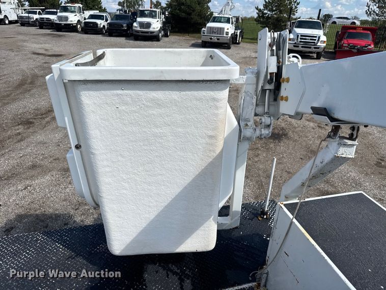 image for item NU9696 2011 Ford F450 Super Duty bucket truck