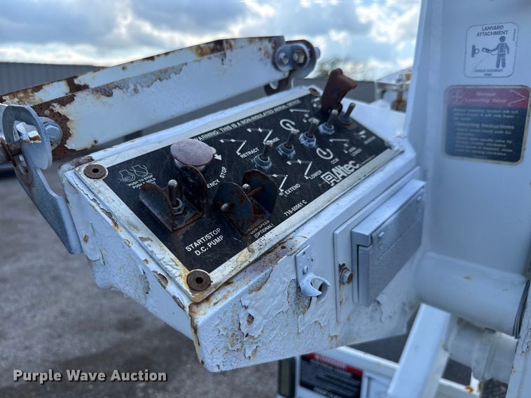 image for item NU9696 2011 Ford F450 Super Duty bucket truck