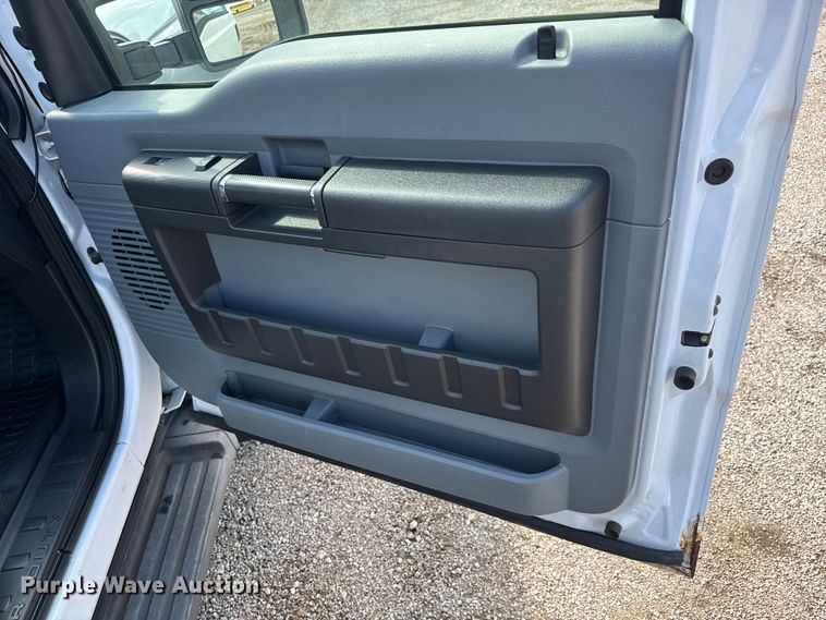 image for item NU9696 2011 Ford F450 Super Duty bucket truck