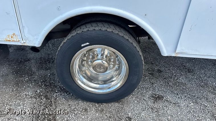 image for item NU9696 2011 Ford F450 Super Duty bucket truck