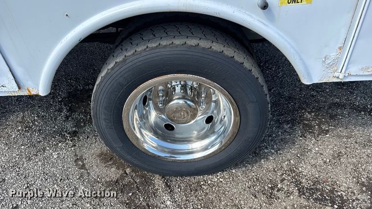 image for item NU9696 2011 Ford F450 Super Duty bucket truck