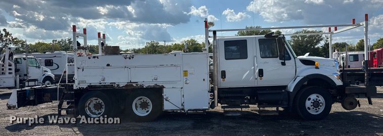 image for item NU9698 2010 International 7500  crane truck