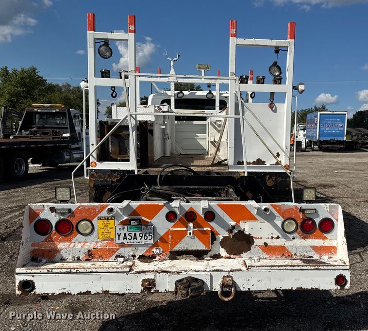 image for item NU9698 2010 International 7500  crane truck