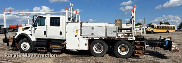 image for item NU9698 2010 International 7500  crane truck