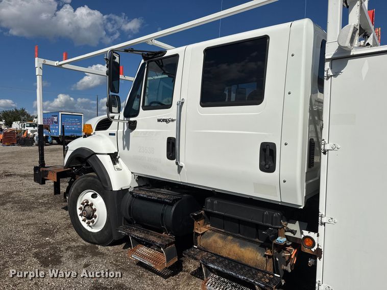 image for item NU9698 2010 International 7500  crane truck