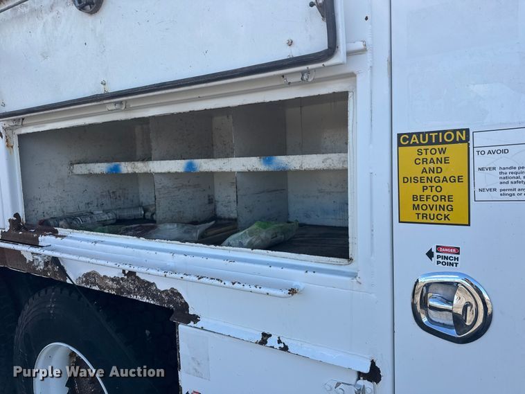 image for item NU9698 2010 International 7500  crane truck