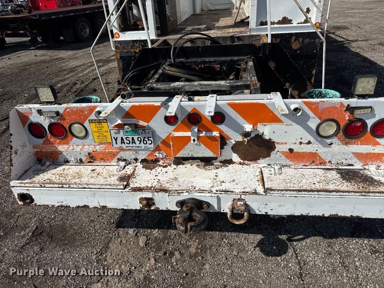 image for item NU9698 2010 International 7500  crane truck