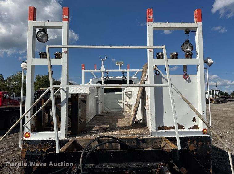 image for item NU9698 2010 International 7500  crane truck