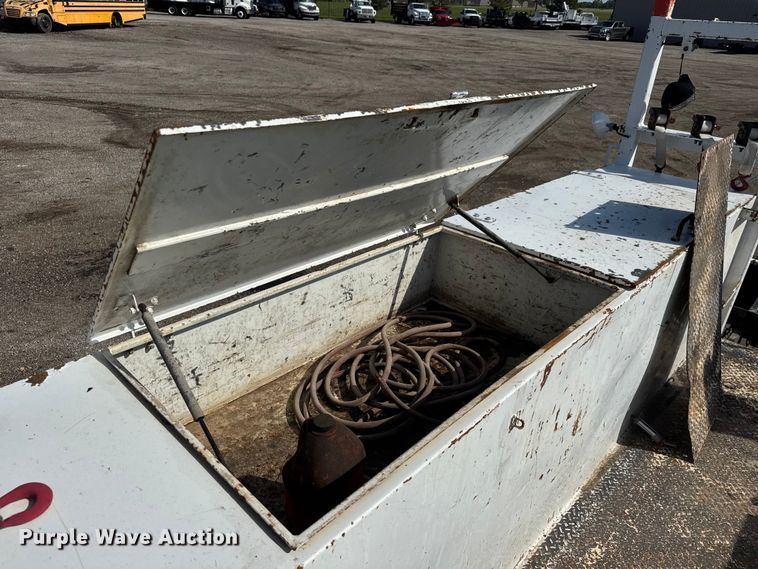 image for item NU9698 2010 International 7500  crane truck