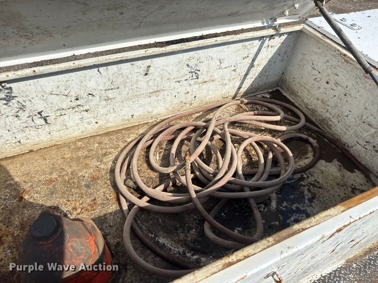 image for item NU9698 2010 International 7500  crane truck