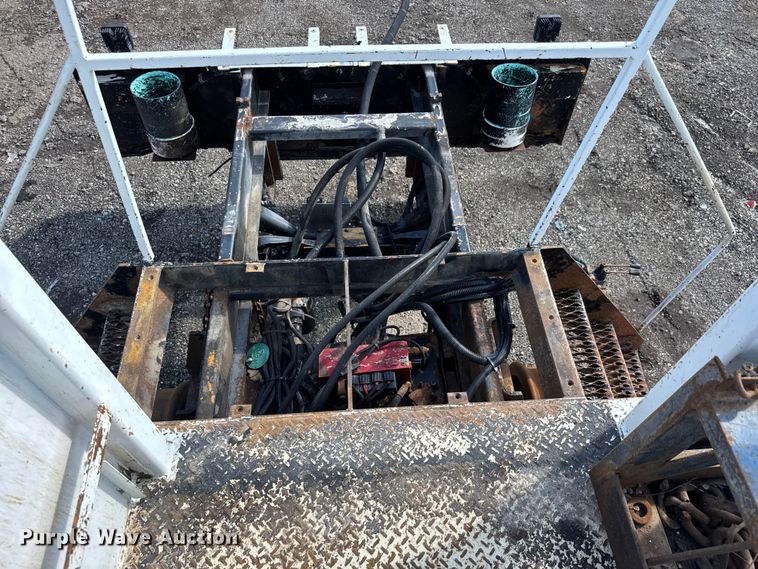 image for item NU9698 2010 International 7500  crane truck