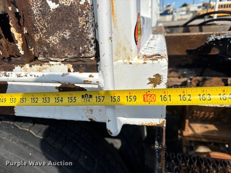 image for item NU9698 2010 International 7500  crane truck