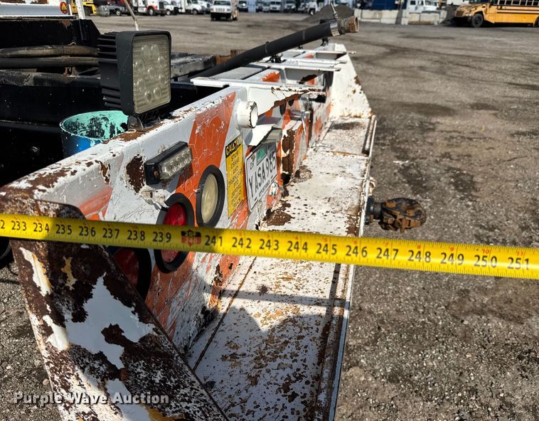 image for item NU9698 2010 International 7500  crane truck