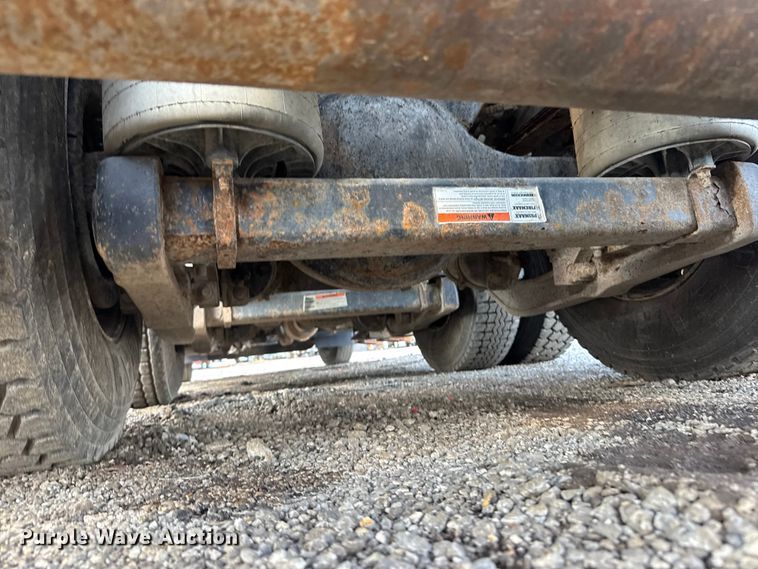 image for item NU9698 2010 International 7500  crane truck