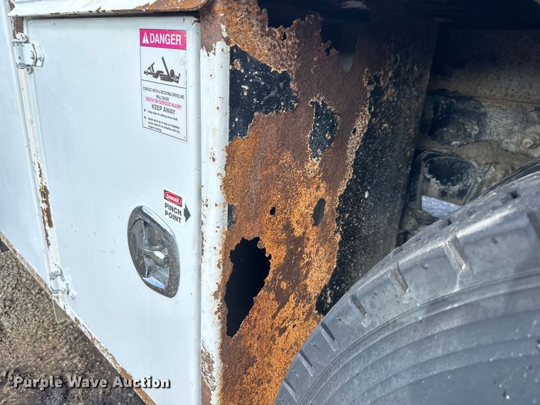 image for item NU9698 2010 International 7500  crane truck