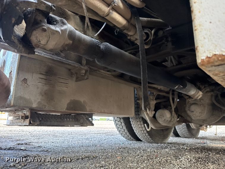 image for item NU9698 2010 International 7500  crane truck