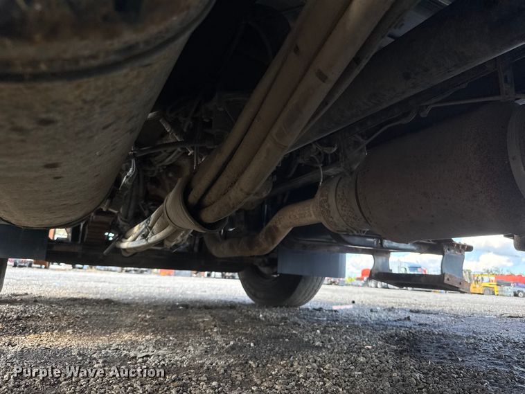 image for item NU9698 2010 International 7500  crane truck