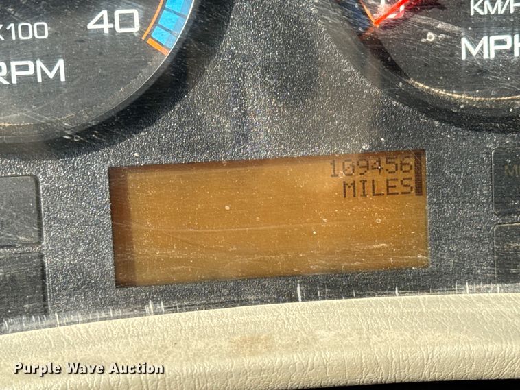 image for item NU9698 2010 International 7500  crane truck