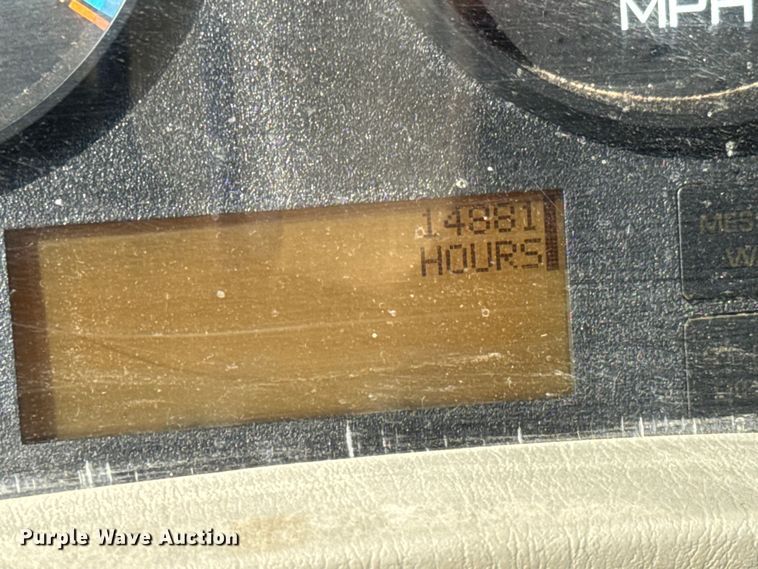 image for item NU9698 2010 International 7500  crane truck