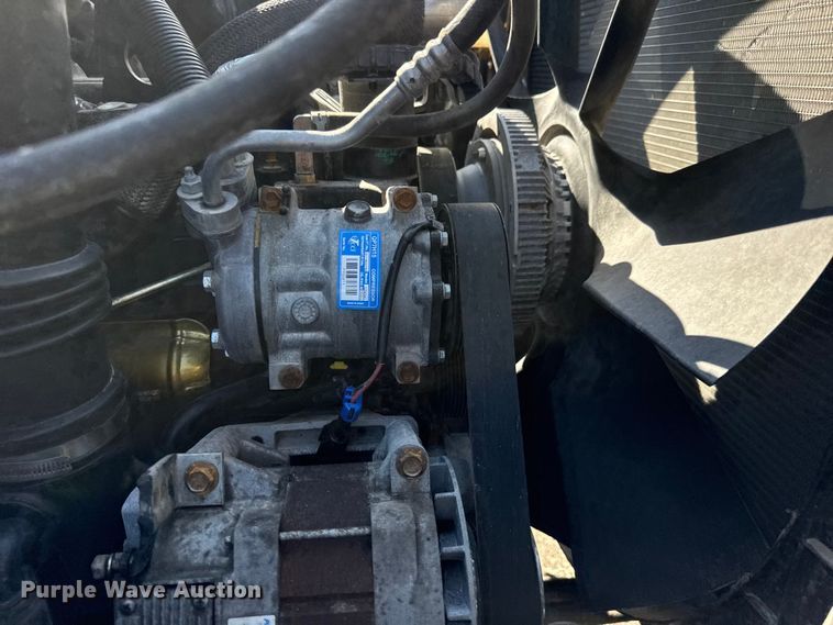 image for item NU9698 2010 International 7500  crane truck