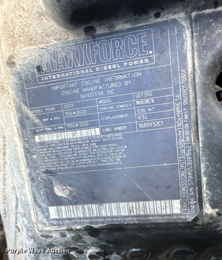 image for item NU9698 2010 International 7500  crane truck