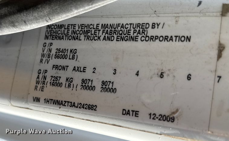 image for item NU9698 2010 International 7500  crane truck